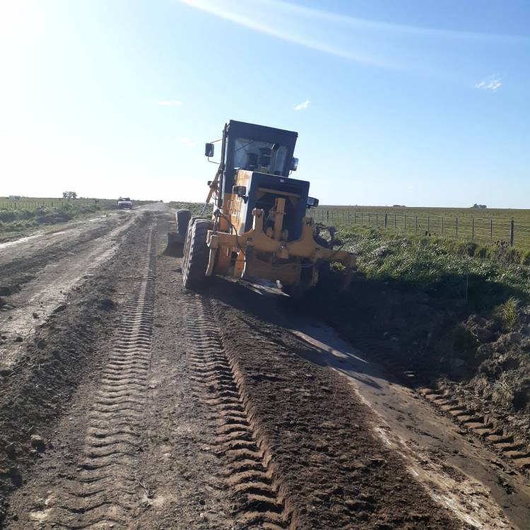 Limpieza de cunetas y desagües en caminos provinciales