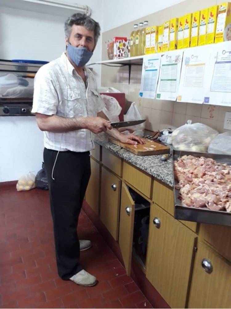 La Asociación Española vendió exitosamente porciones de Paella de Mariscos