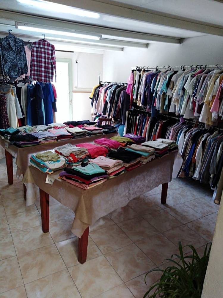 Nuevo horario en la Feria de Ropa de Cáritas