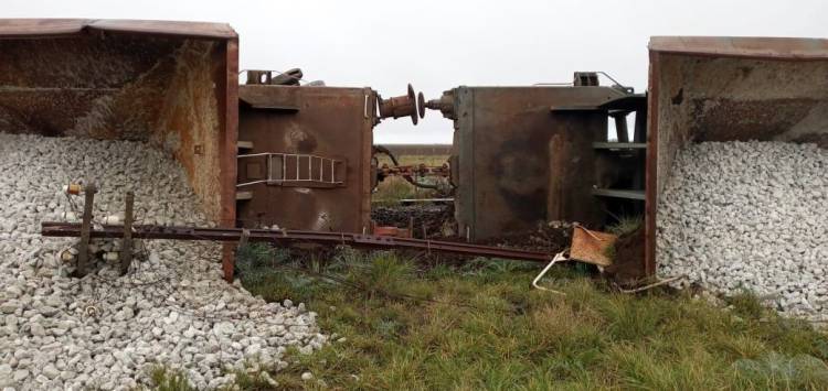Importantes daños tras el descarrilamiento de un tren