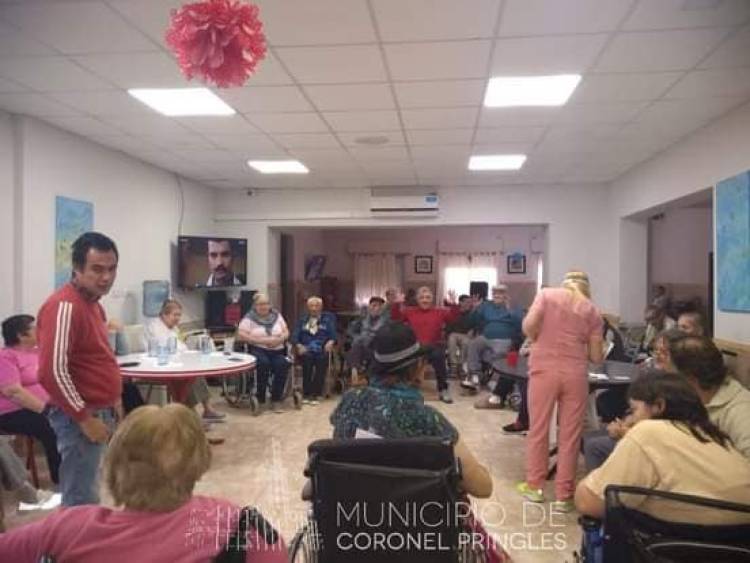 Los Adultos Mayores del Hogar El Remanso, festejaron el Día del Amigo