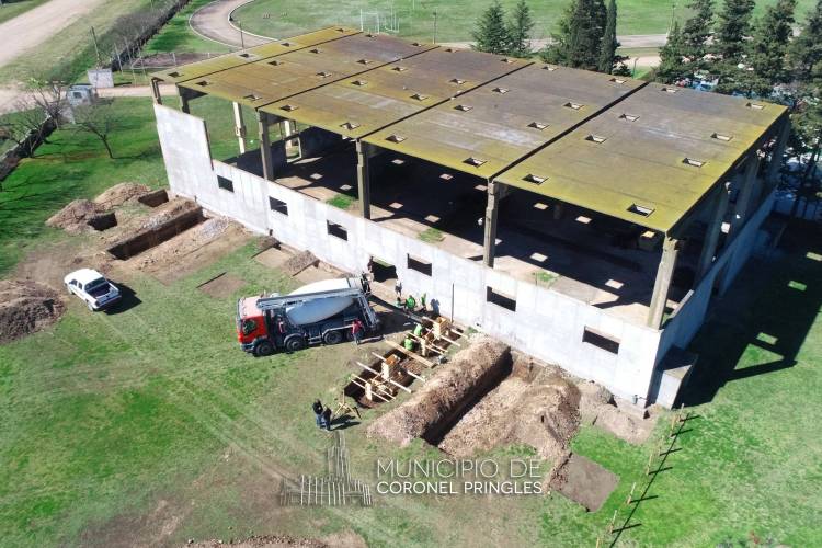 Matzkin recorrió las obras del Polideportivo local