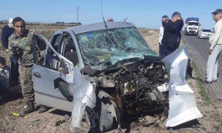 Murió un policía y hay varios heridos graves en un choque frontal