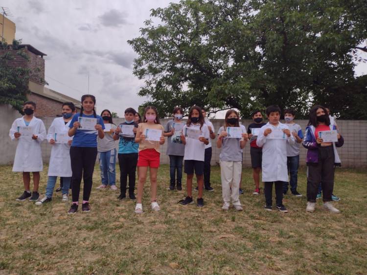 Entrega de Certificado como Mejor Compañero a alumnos de Escuelas Primarias de Pringles