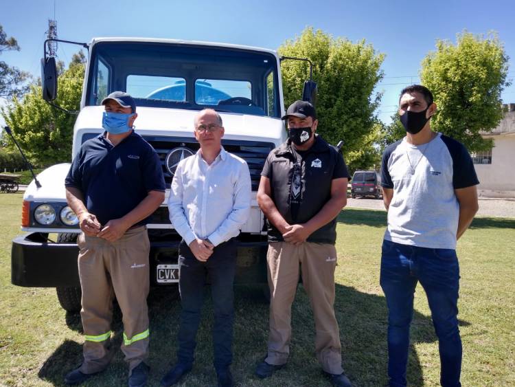 Matzkin presentó nuevos equipos de riego para la ciudad