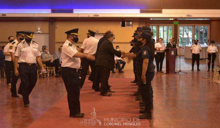 Reconocimiento a policías pringlenses
