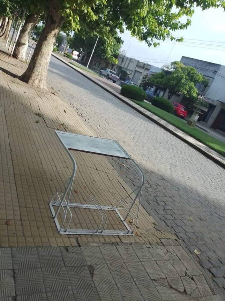 Maltrato animal y daño a comercio