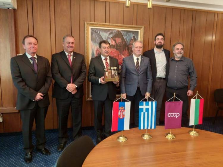 Visita a miembros de Bulgaria, Serbia y Grecia