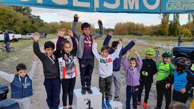 Los chicos "pedalearon" en la pista del Ciclys
