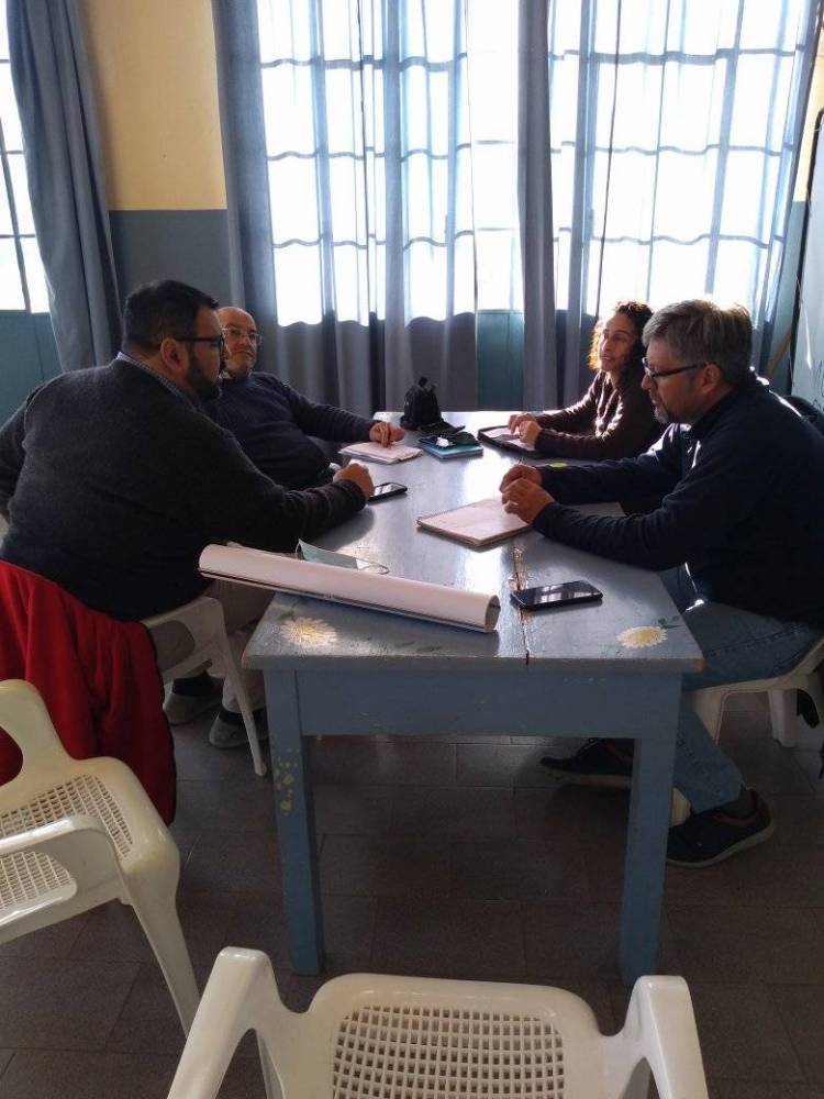Forestación escolar, obras y basuril