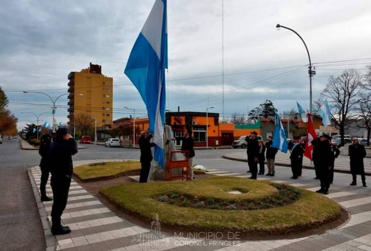 Día de la Bandera: Acto, Ofrendas Florales y Discurso