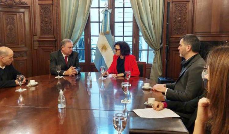 Convenio con Cancillería para potenciar las exportaciones del sector
