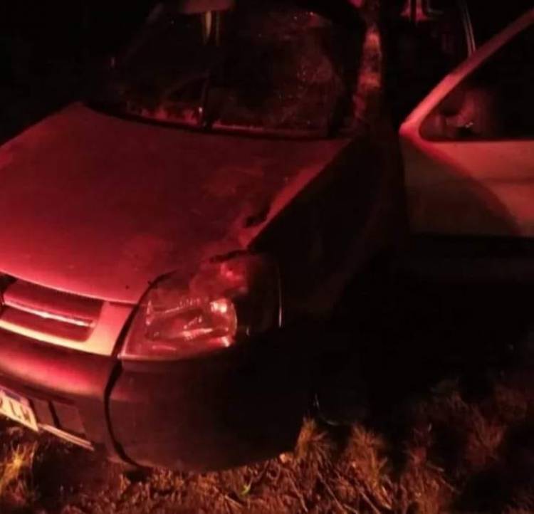 Ruta 51: lo encandiló un camión y terminó volcando