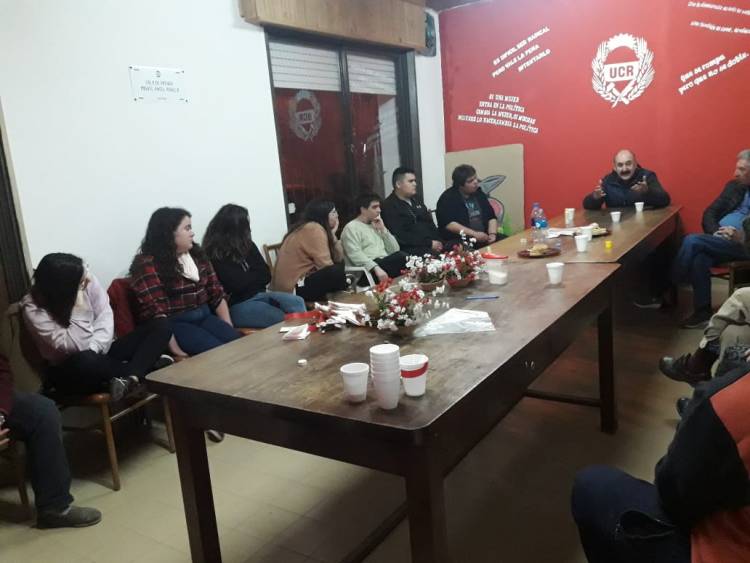 El Concejal Aldo Mensi dialogó con la juventud radical