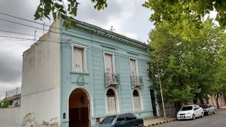 Policial: Daños a una escuela y a un local partidario