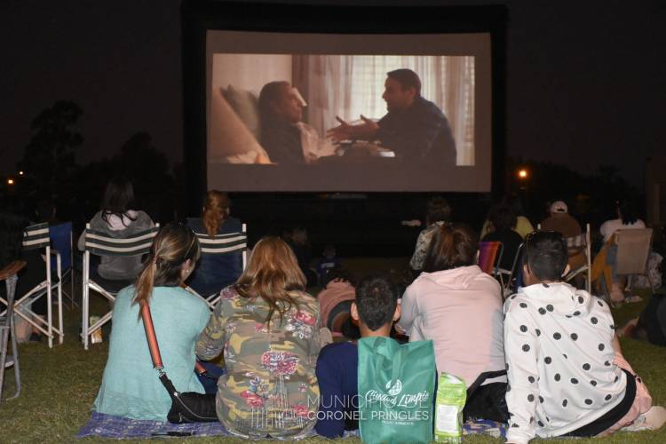 Hubo juegos, baile y cine en el Balneario