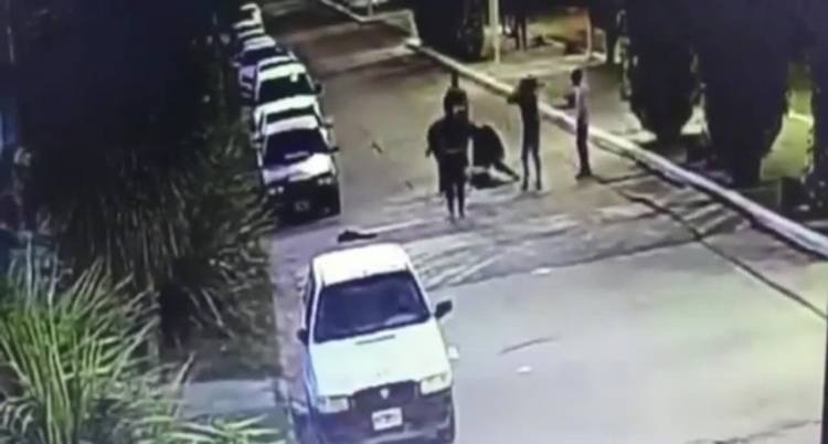 En Pringles dos detenidos por una feroz golpiza en plena calle