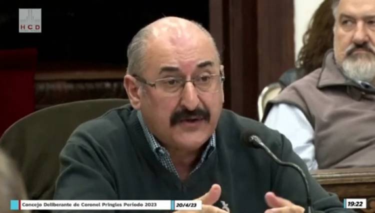 "El dinero que falta para pagar a los empleados se está yendo en un gabinete que hay que sustancialmente reducirlo"