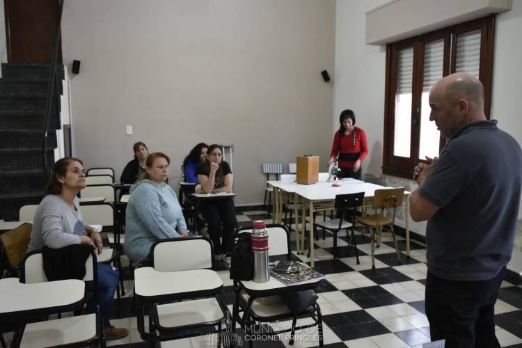 Cursada presencial de Producción Textil en el CEU