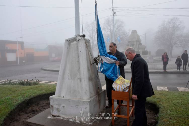 La explanada del Palacio Municipal fue escenario para celebrar el 213º Aniversario de la Revolución de Mayo