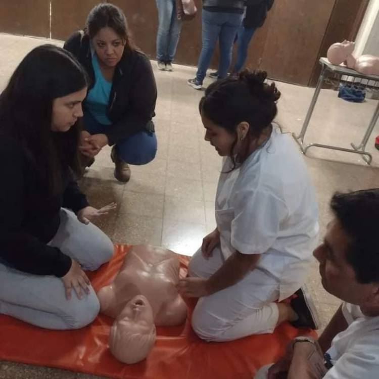 Taller de RCP en el IFDyT 158