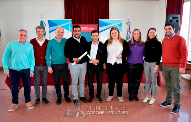 Tres pringlenses recibieron sus títulos