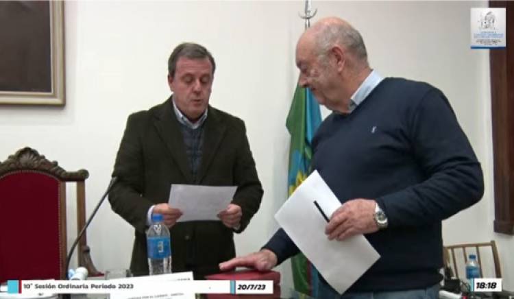 HCD: "La política me da la posibilidad de tomarle juramento a un amigo"