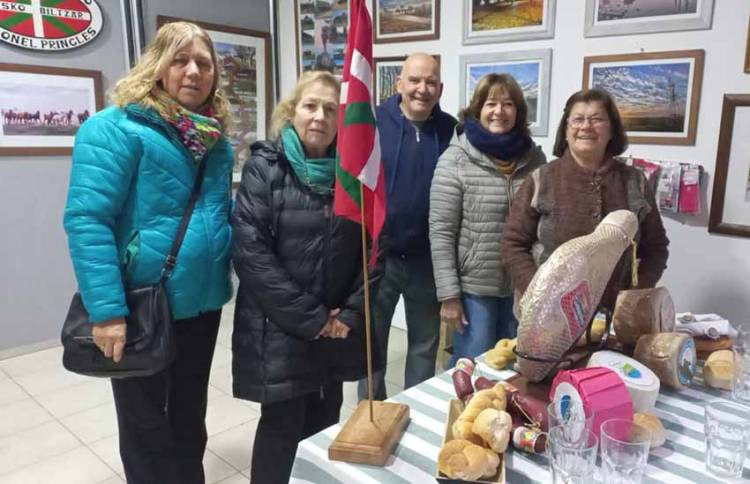 Renovadas sus autoridades, Eusko Biltzar de Coronel Pringles acudirá a la Semana Nacional representado por el coro Eusko Alaia