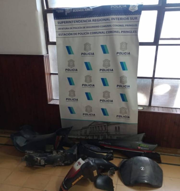 Policial: Recuperan elementos de una moto