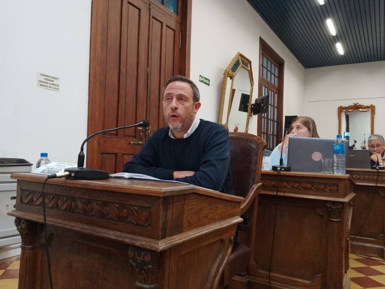 "La educación pública nos atraviesa como comunidad"