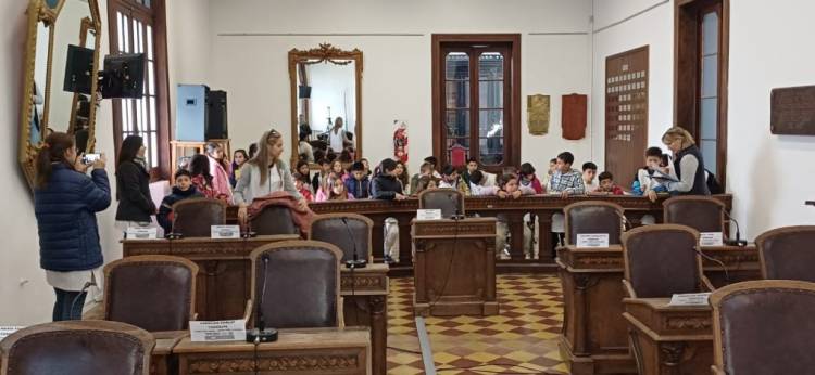 Estudiantes visitaron el Palacio Municipal y la Sala Legislativa