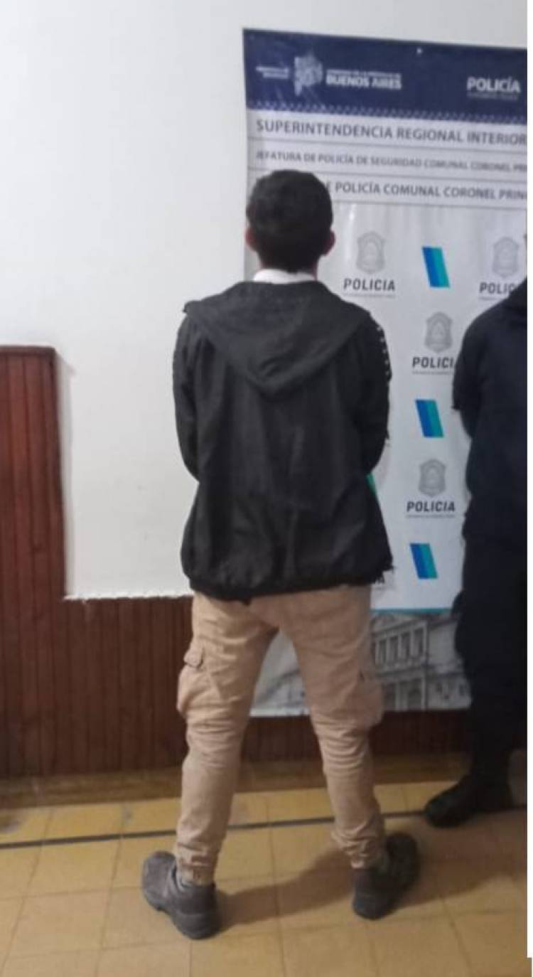Policial: Detienen a persona con orden de captura