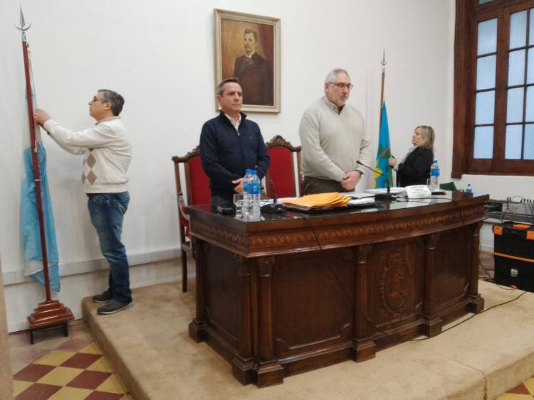 Renuncia, Fondo de emergencia y vecino distinguido, fueron algunos de los temas del HCD