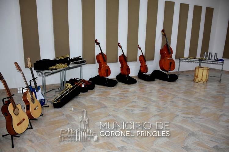 La Escuela Municipal de Música recibió importantes instrumentos