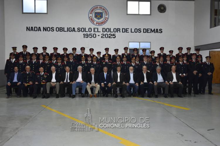 Aniversario Bomberos: Acto, descubrimiento de placas y presentación de unidad