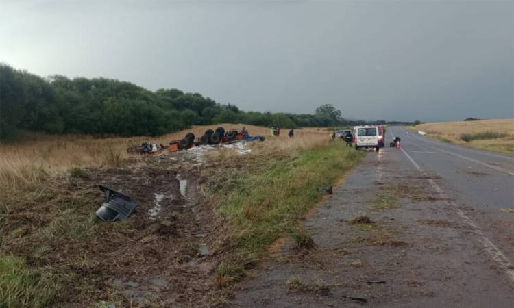 Un camionero de Coronel Pringles murió tras un choque y vuelco en la Ruta 51