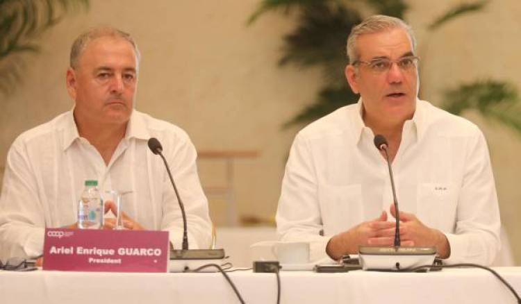Presidente dominicano elogió al modelo cooperativo en una reunión encabezada por Ariel Guarco