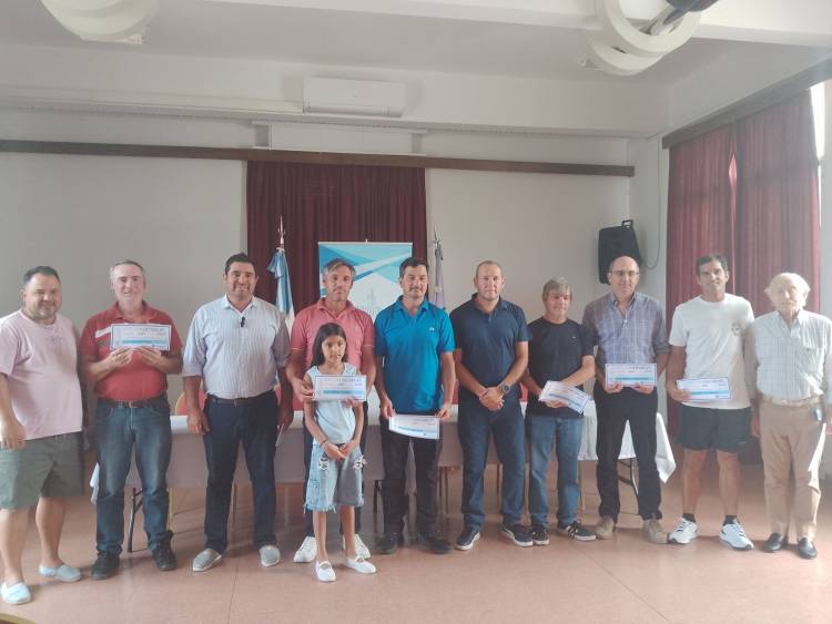 Entrega del Fondo del Deporte a clubes del distrito