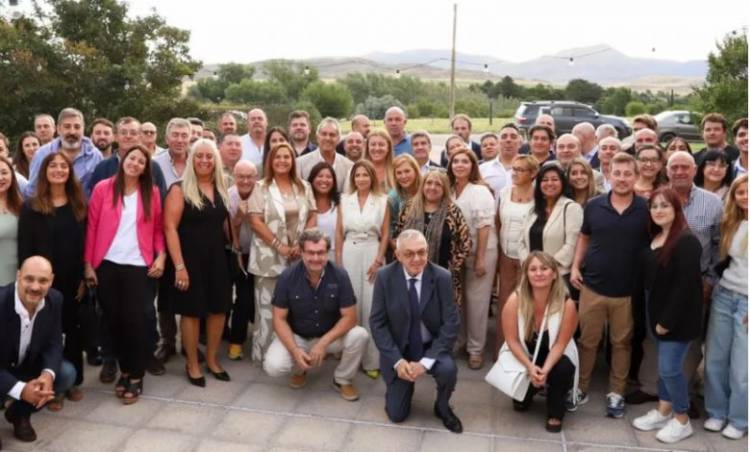 Scioli se reunió con referentes de LLA de la Sexta en la comarca serrana