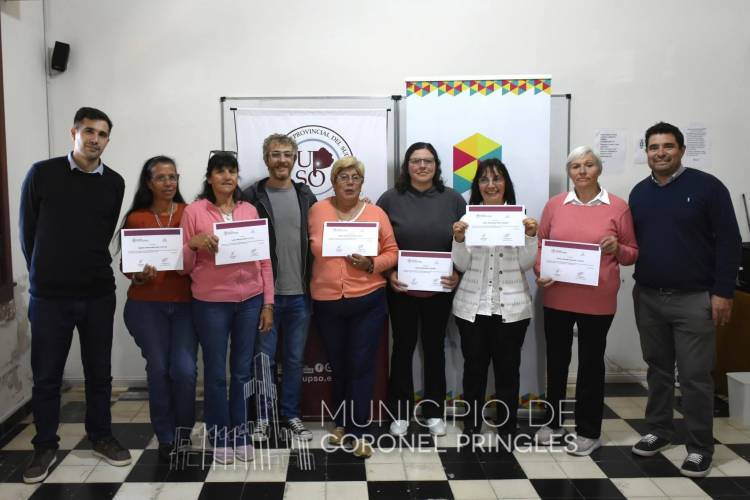 Se realizó la entrega de certificados de cursos UPAMI