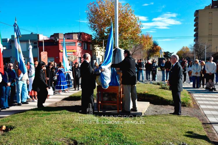 Acto Oficial por el 216° Aniversario de la Revolución de Mayo