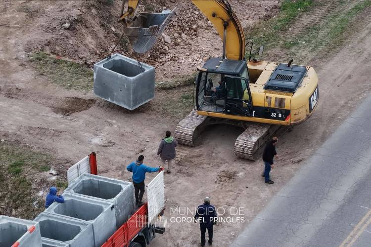 Avanza la obra de desagüe pluvial en el Barrio Roca