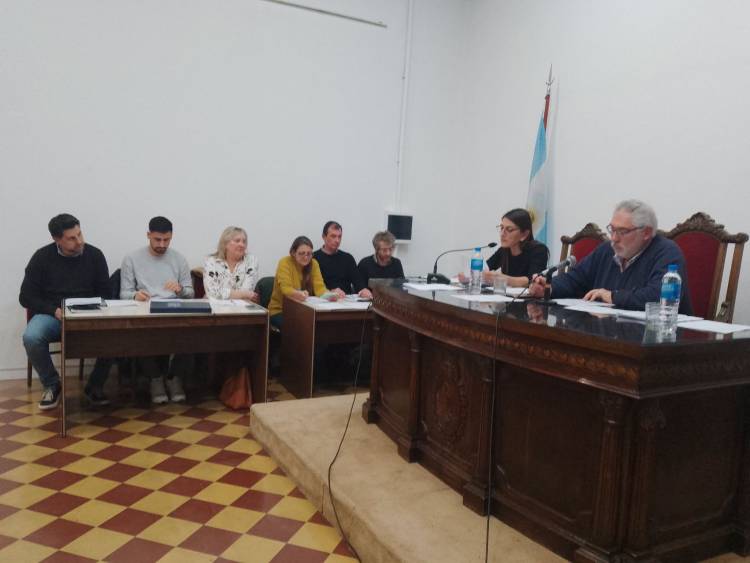 Jóvenes de escuelas secundarias participaron de la primera sesión del Concejo Deliberante Estudiantil